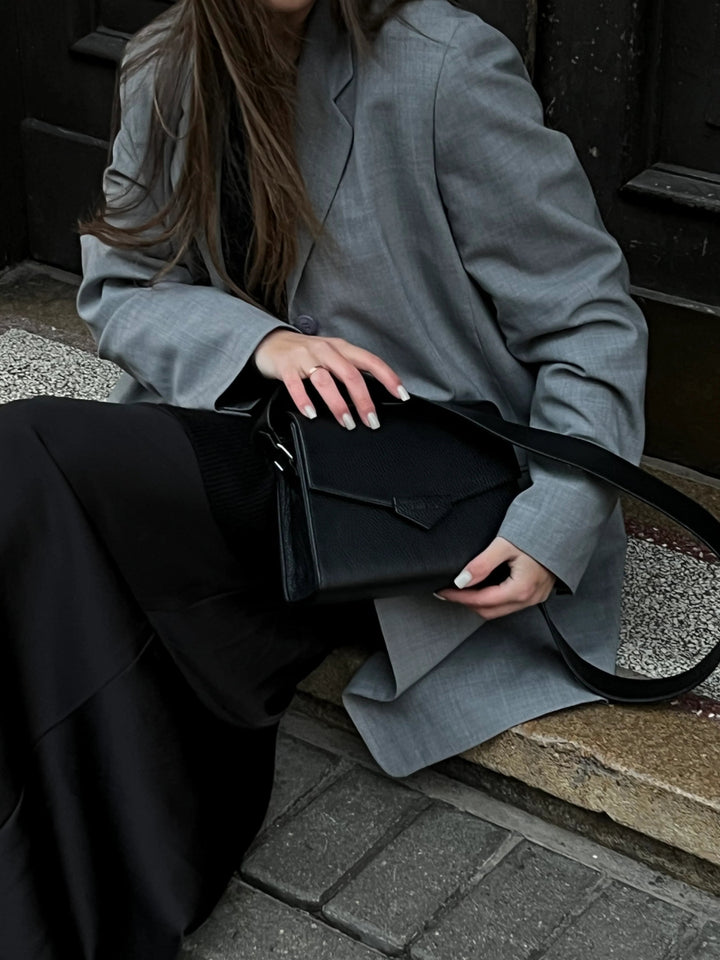 CROSS BODY BAG IN BLACK TEXTURED LEATHER - BeaA - Be At Home with Yourself - Bag