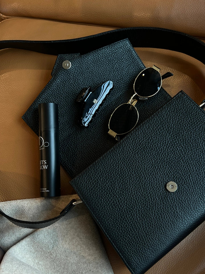 CROSS BODY BAG IN BLACK TEXTURED LEATHER - BeaA - Be At Home with Yourself - Bag