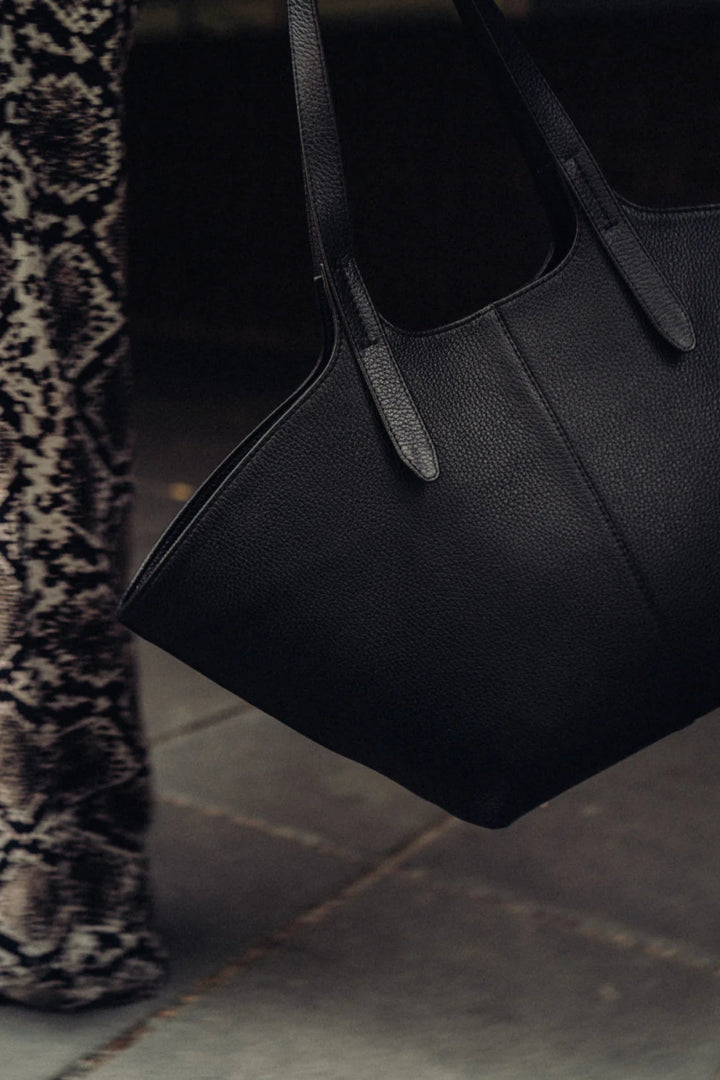 GRAINED LEATHER TOTE BAG - BeaA - Be At Home with Yourself - Bag