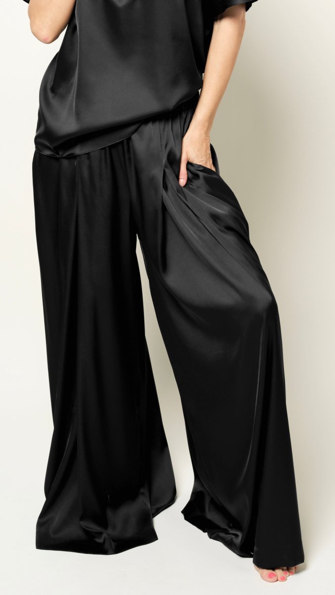 Trousers with Pleats Silk Black - BeaA - Be At Home with Yourself - Trousers
