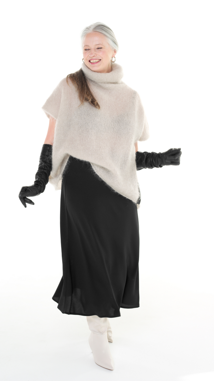 Mohair vest in Porcelain color BeaA - Be At Home with Yourself