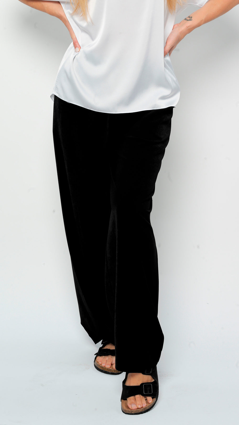 Straight-leg trousers Black