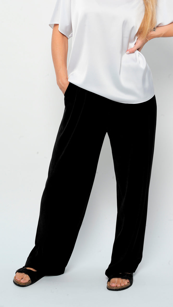 Straight-leg trousers Black