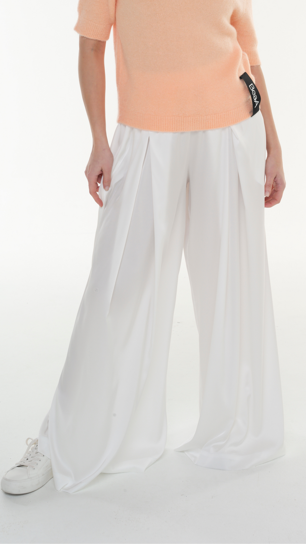 White trousers with pleats BeaA - Be At Home with Yourself