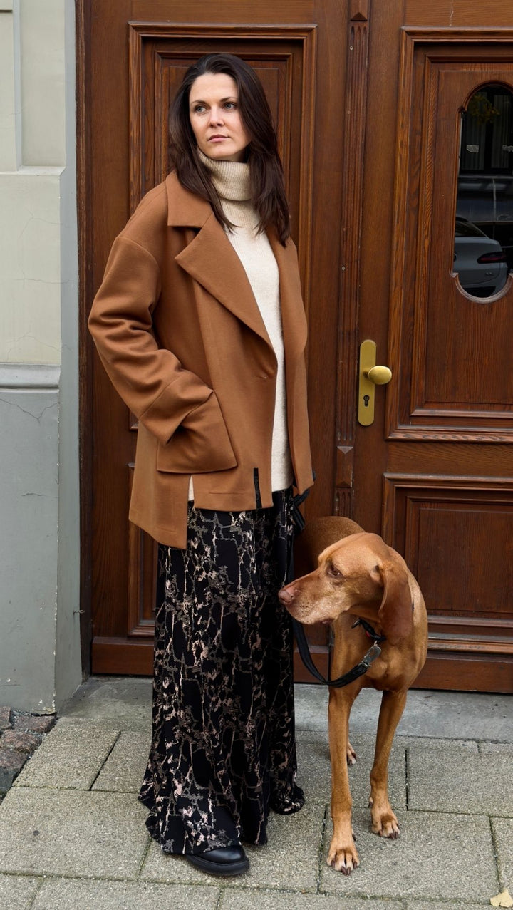 CAMEL MEETS NOIR - BeaA - Be At Home with Yourself -