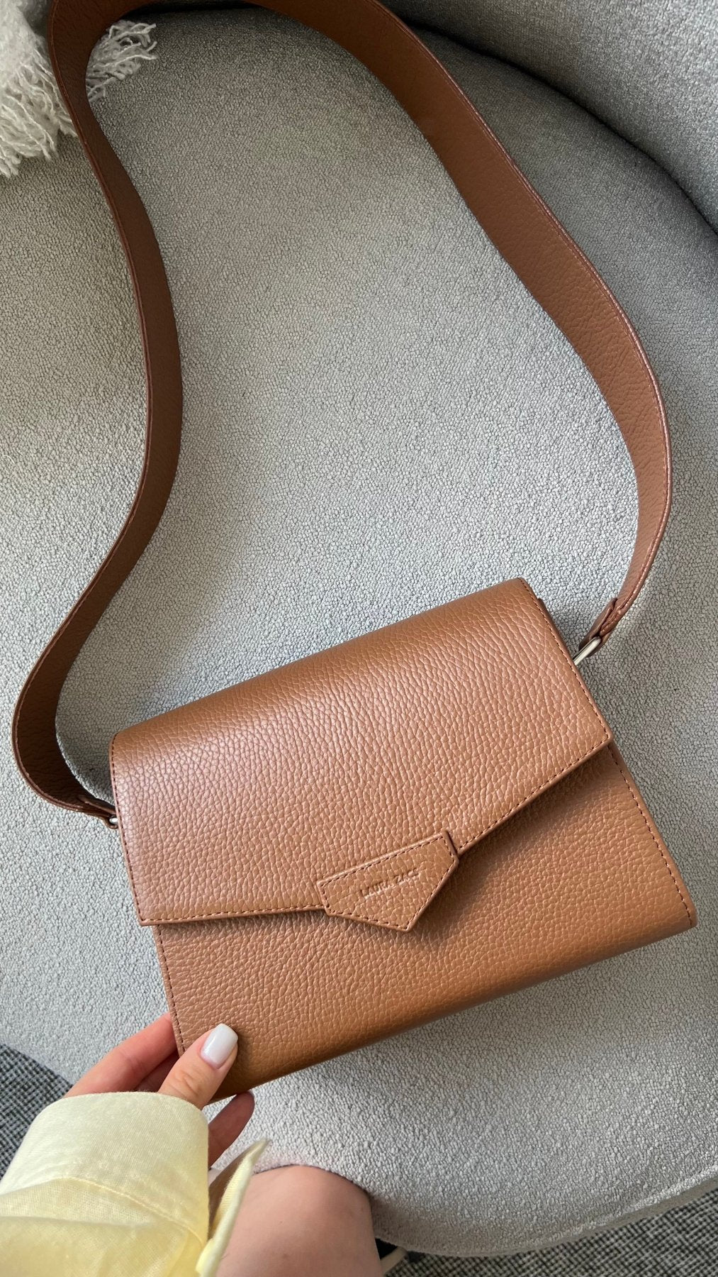 CROSS BODY BAG IN CARAMEL BROWN LEATHER - BeaA - Be At Home with Yourself - Bag