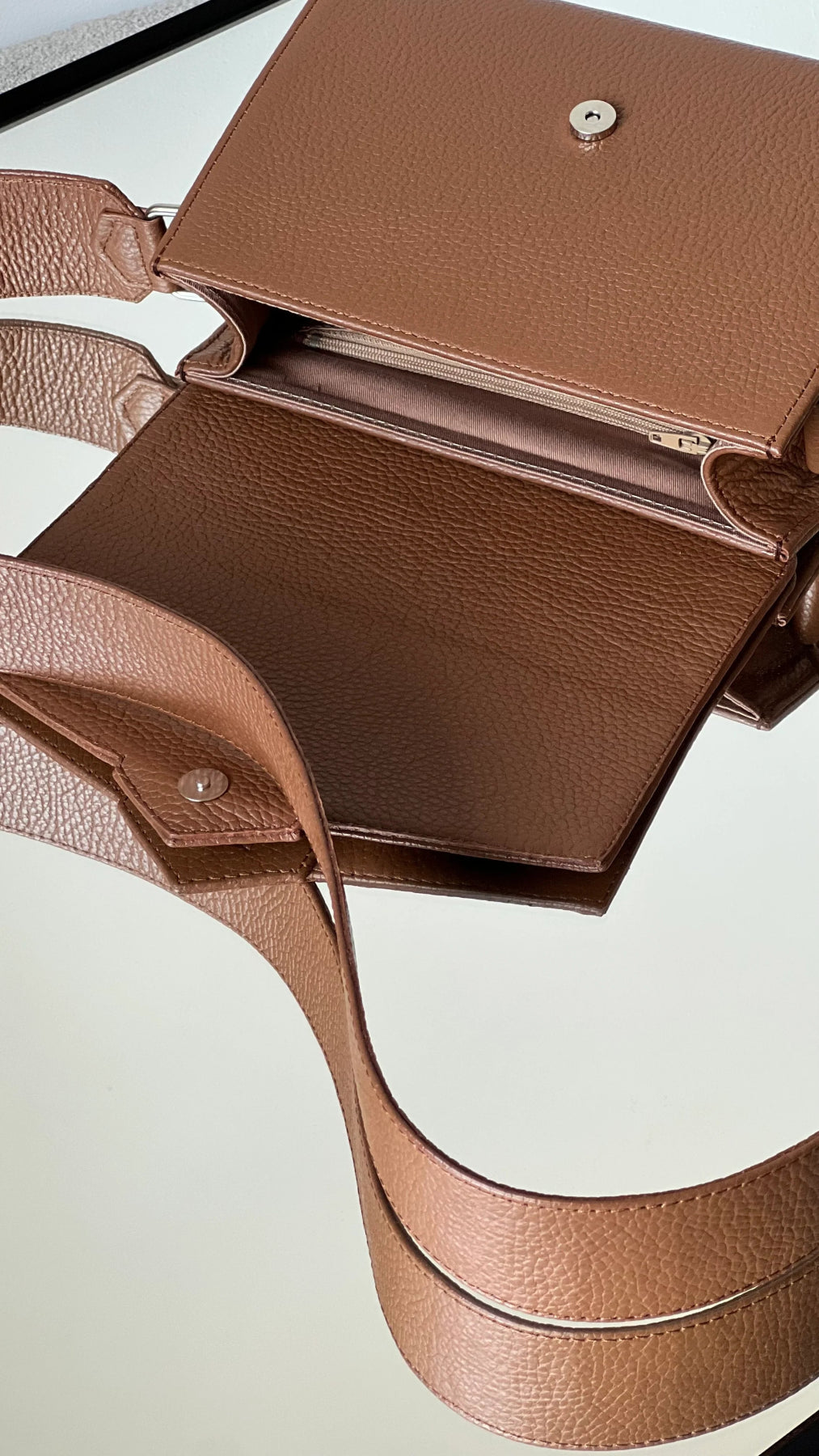 CROSS BODY BAG IN CARAMEL BROWN LEATHER - BeaA - Be At Home with Yourself - Bag