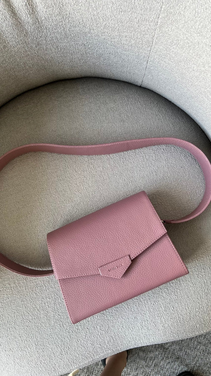 CROSS BODY BAG IN DUSTY PINK LEATHER - BeaA - Be At Home with Yourself - Bag