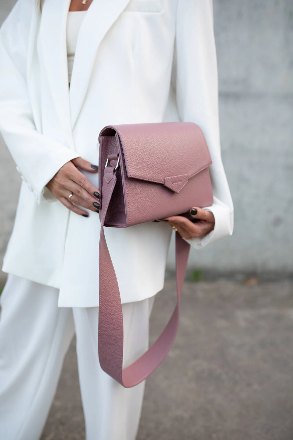 CROSS BODY BAG IN DUSTY PINK LEATHER - BeaA - Be At Home with Yourself - Bag