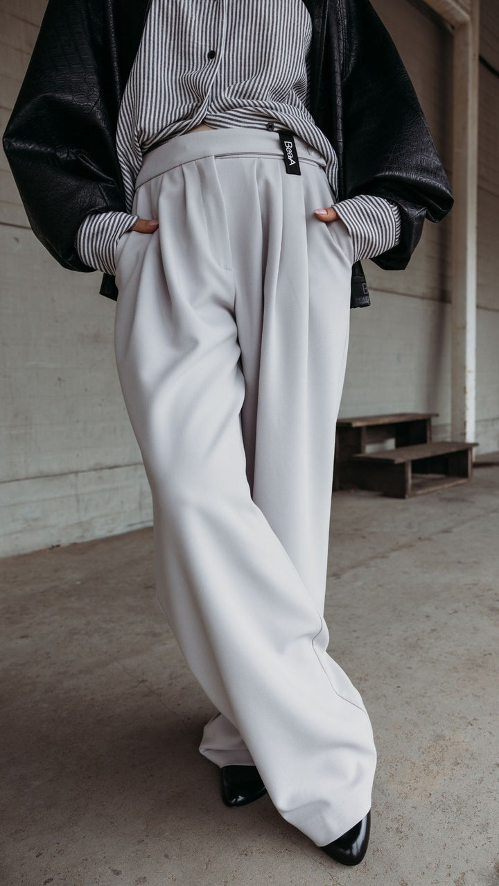 Pleated trousers Light Gray - BeaA - Be At Home with Yourself - Trousers