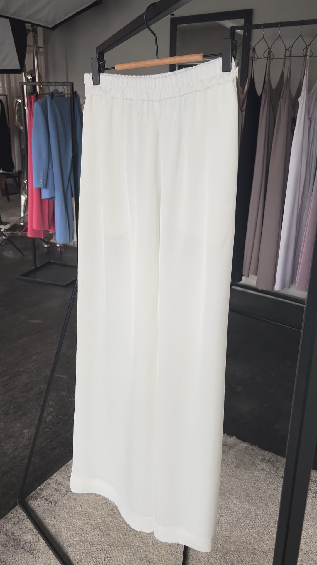 White tousers Cloud Dancer