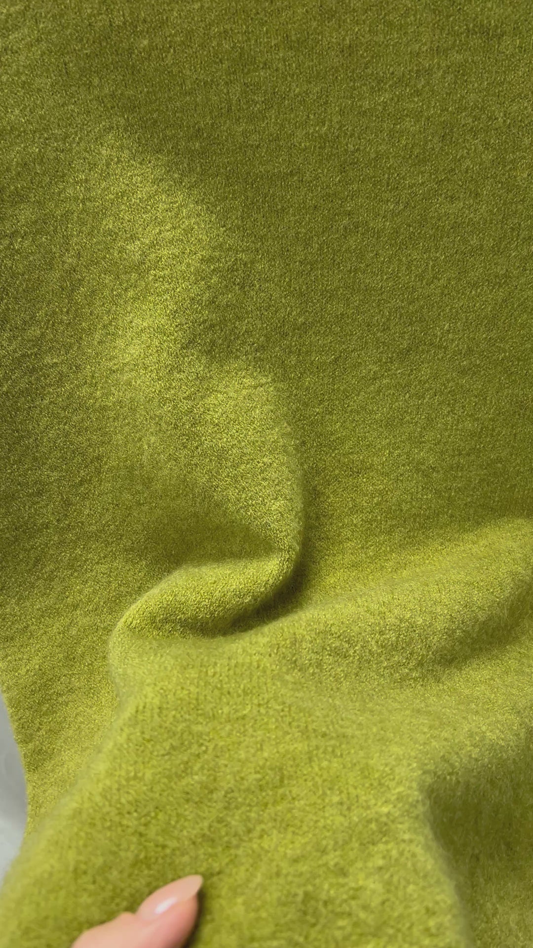 Alpakas un viskozes džemperis olīve