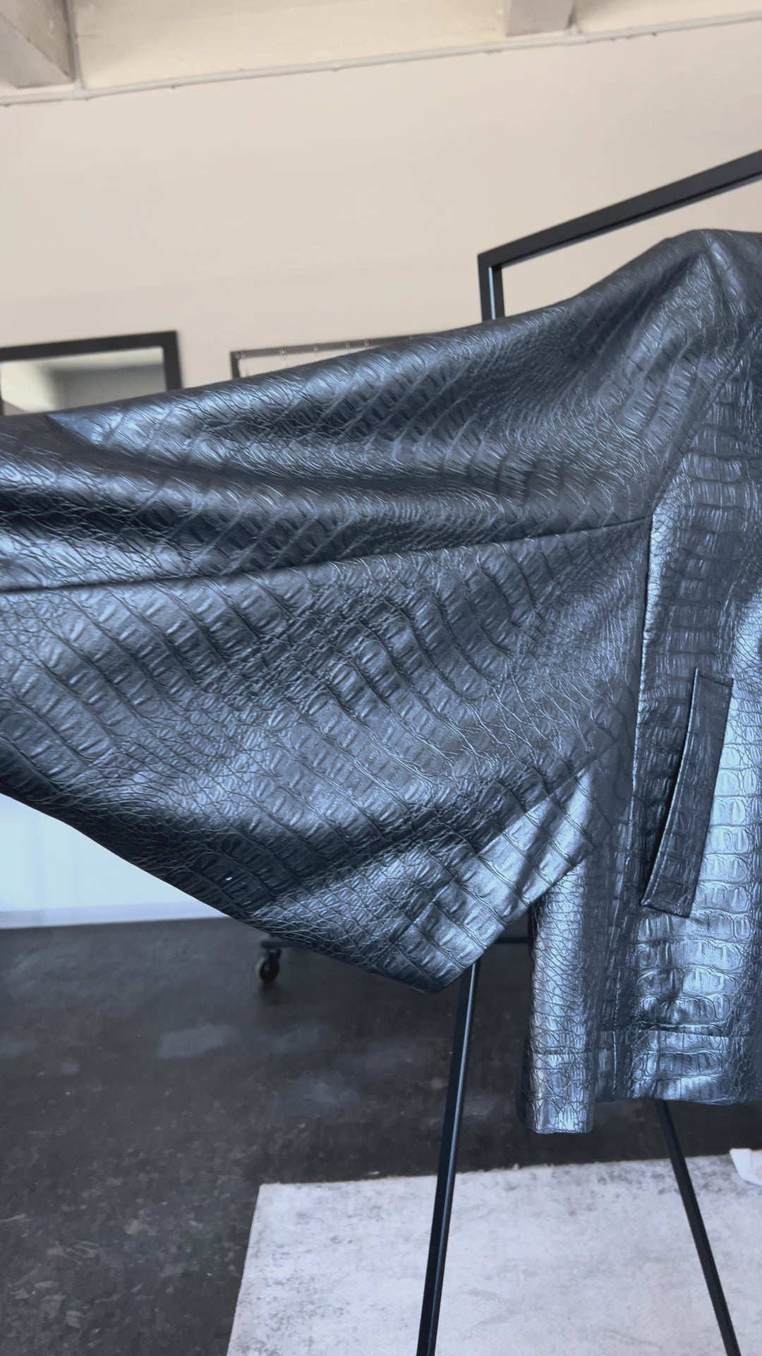 Экокожаная куртка Noir Croc