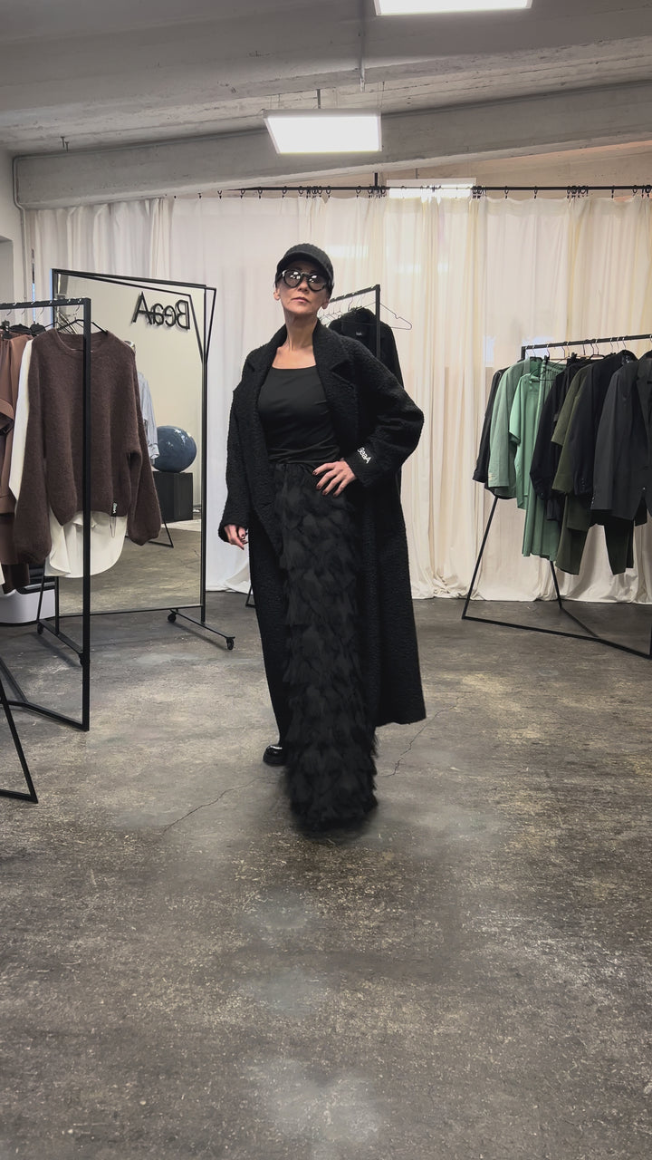 Пальто на пуговицах черное