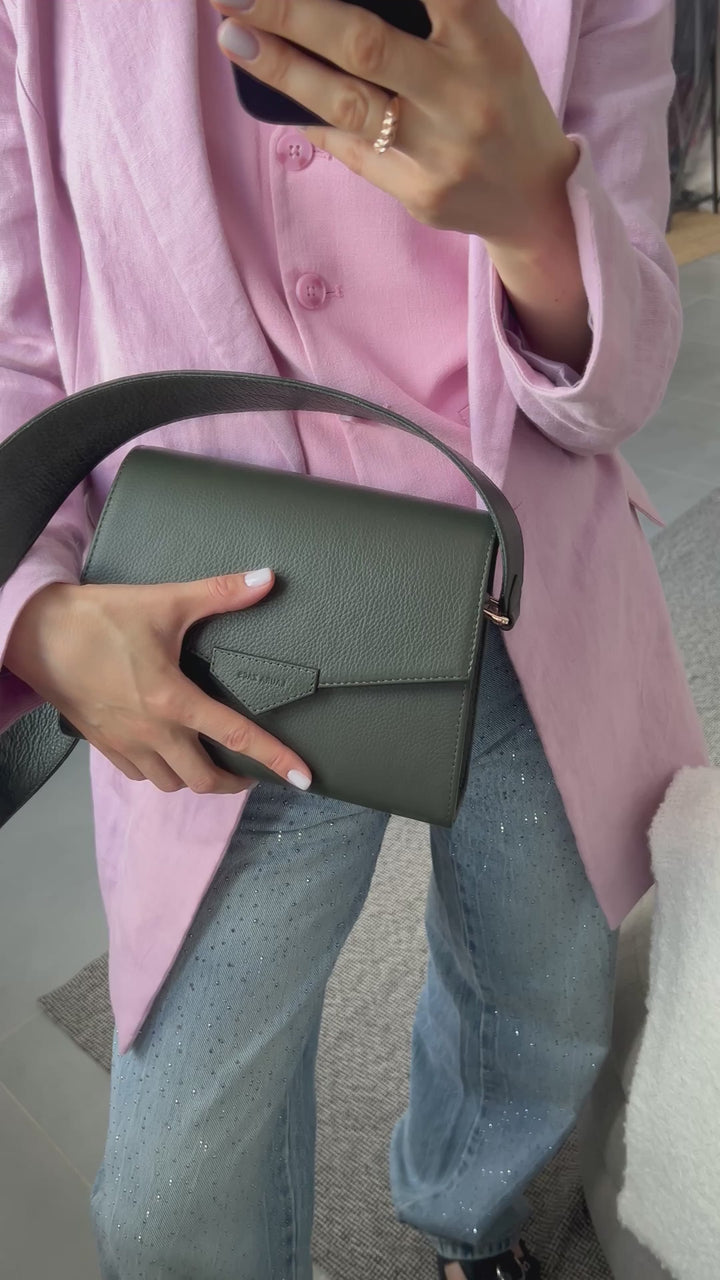 CROSS BODY BAG IN POISONOUS GREEN LEATHER