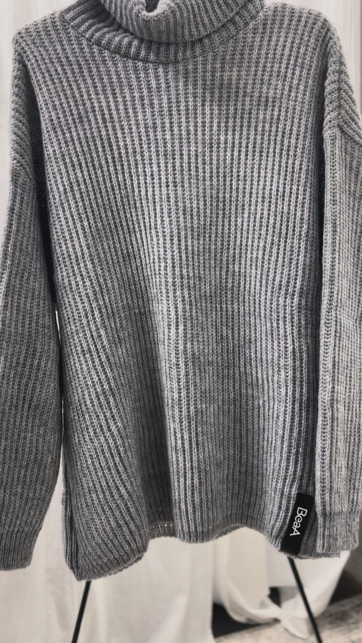 Džemperis ar augsto apkakli pelēks