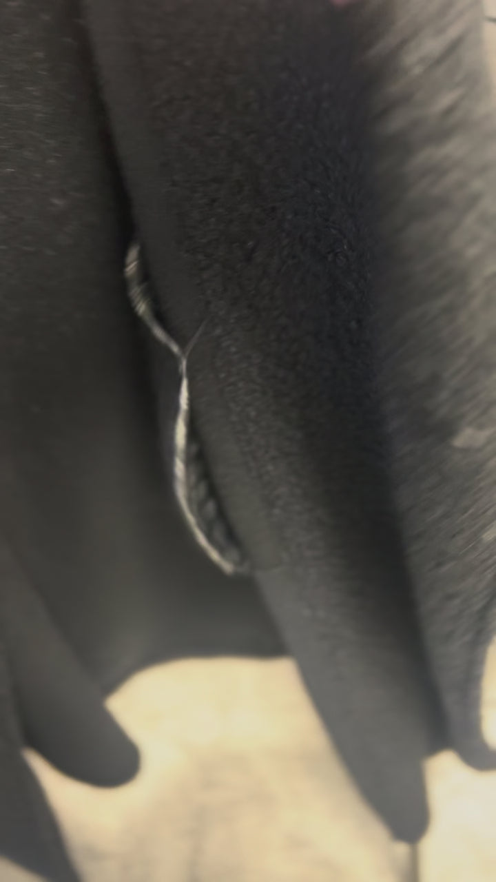 Пальто на пуговицах черное