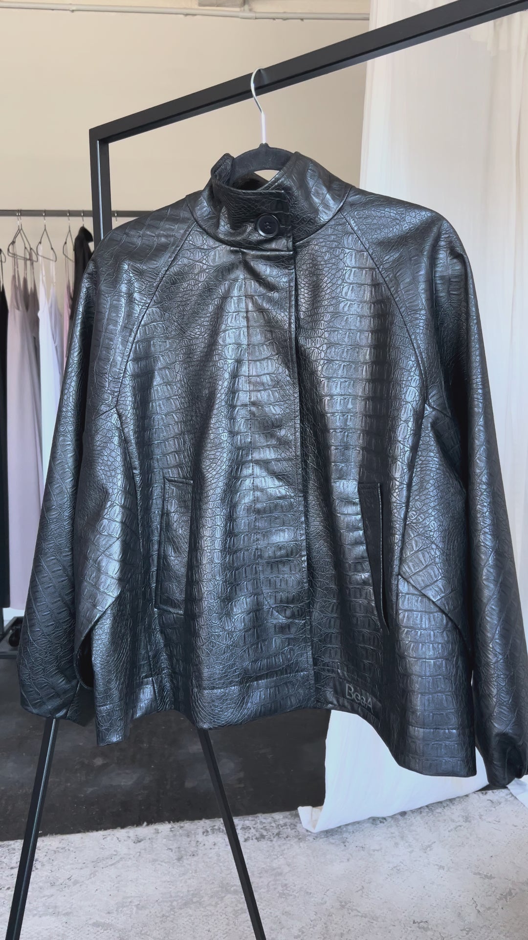 Экокожаная куртка Noir Croc