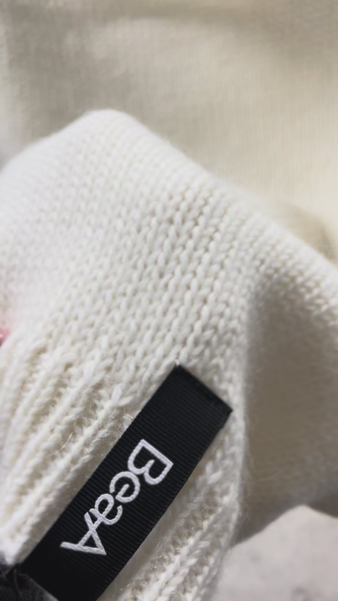 Džemperis ar augstu apkakli balts