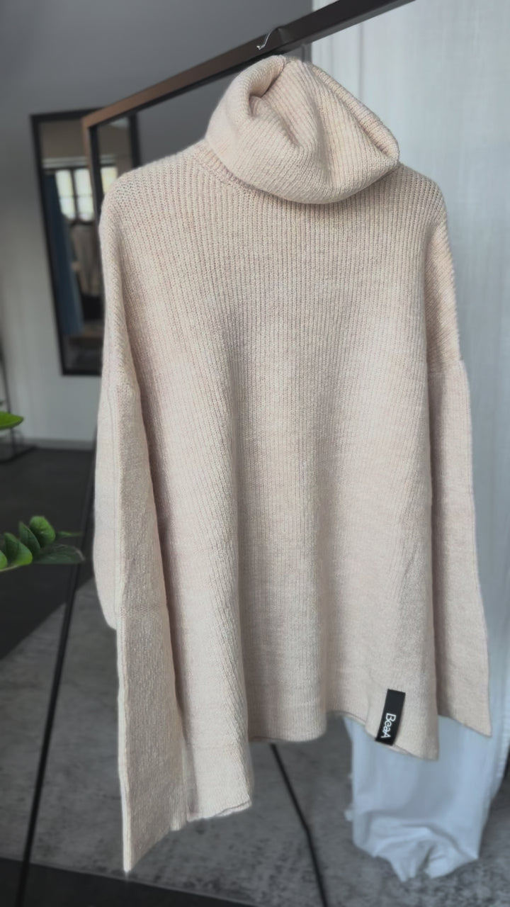 Oversize džemperis ar augsto apkakli Bēšs