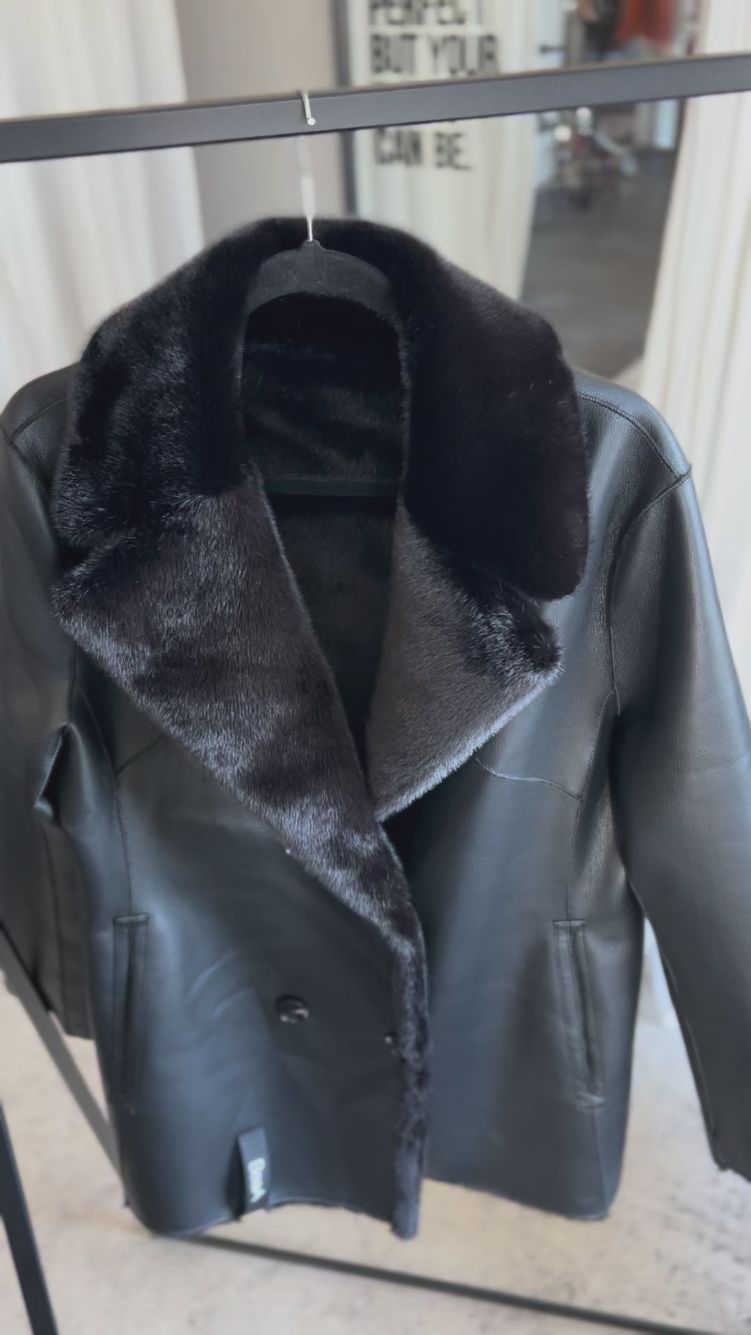 Куртка из эко-кожи/меха