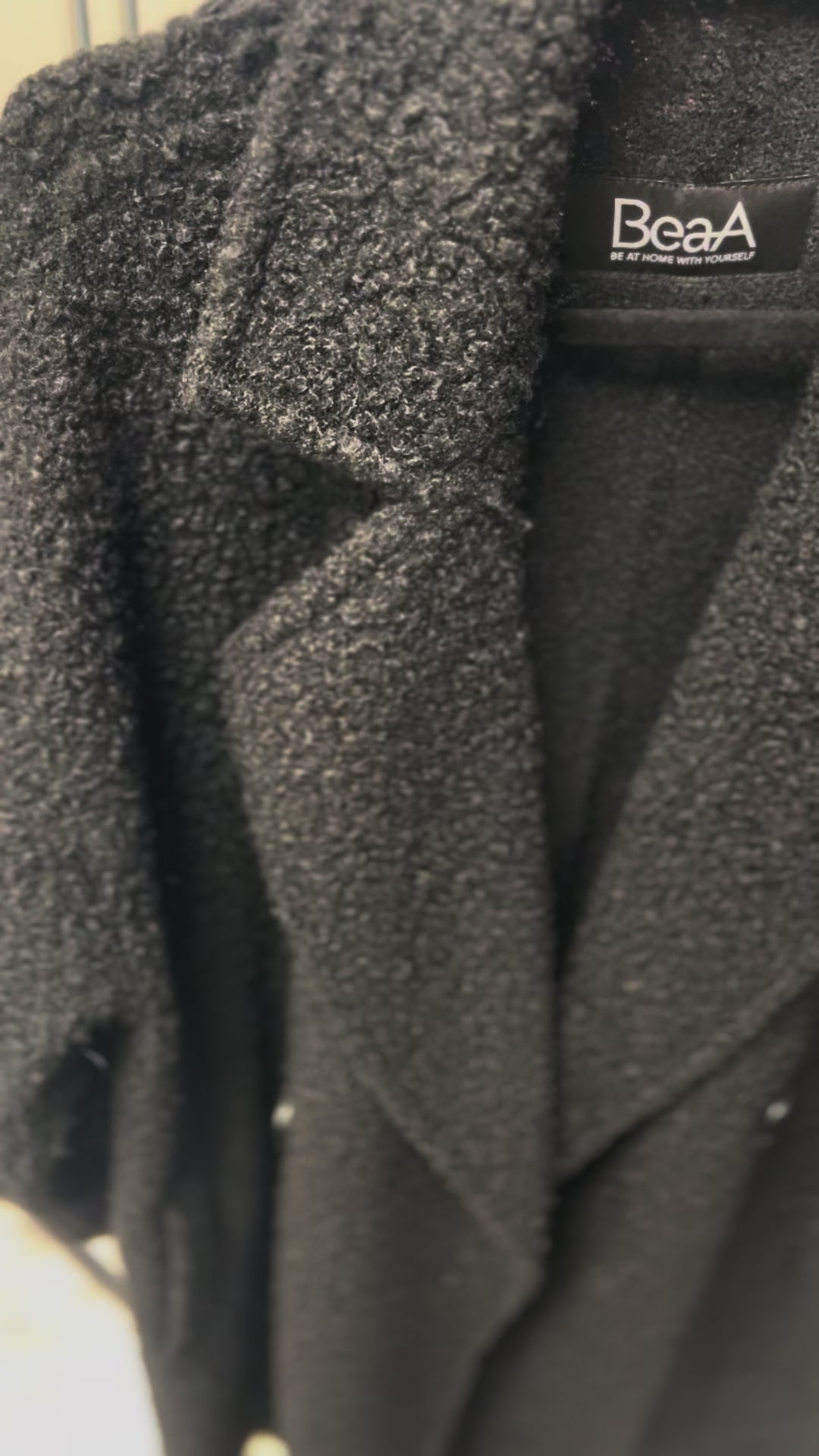 Пальто на пуговицах черное