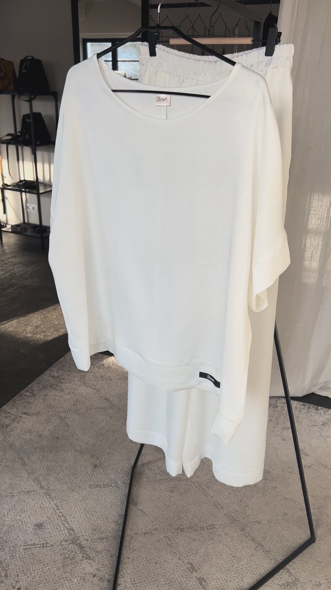 Топ из шелкового атласа Cloud dancer