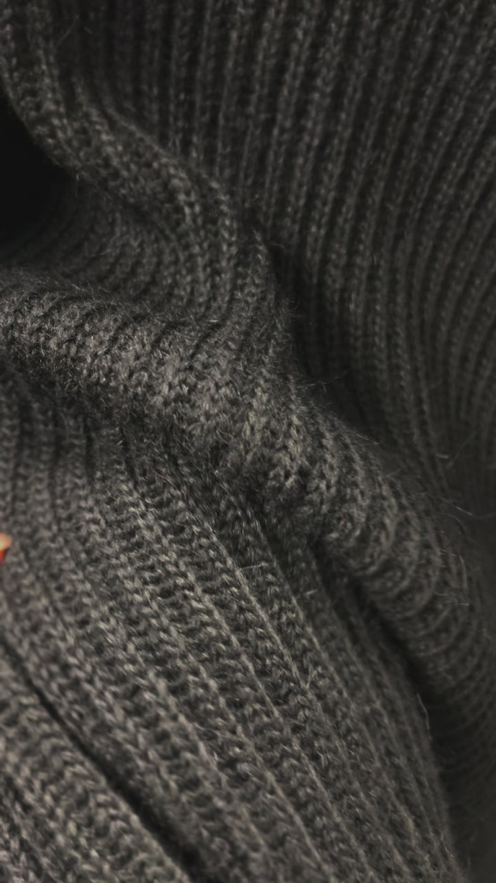 Džemperis ar augsto apkakli melns