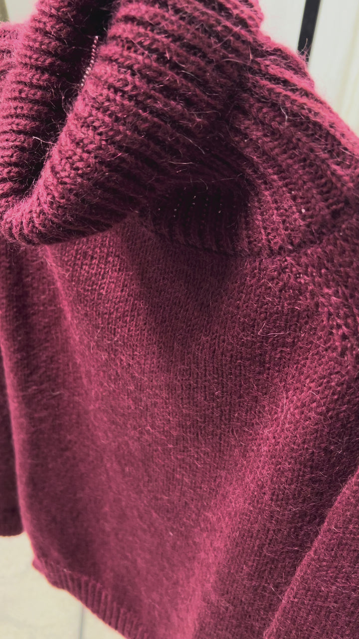 Džemperis ar augsto apkakli Tumši sarkans